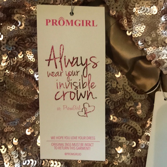 Formal dress - Picture 4 of 6